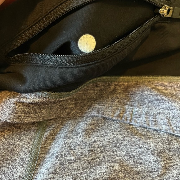 Lululemon size 4 hotty hots 2.5 inch in the color heathered grey/ black - Picture 2 of 3